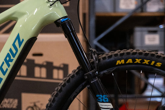 Ex Demo Santa Cruz Heckler Carbon C - S 29 Kit
