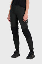 Load image into Gallery viewer, Mons Royale Womens Momentum Bike Pants - Black
