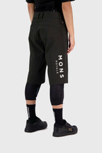 Load image into Gallery viewer, Mons Royale Momentum 2.0 Women&#39;s Bike Shorts - Black