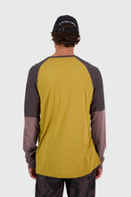 Load image into Gallery viewer, Mons Royale Tarn Merino Shift Wind Jersey - Cumin Dust