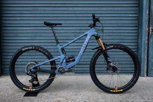 Ex Demo Juliana Roubion Carbon CC - XO1 AXS Reserve Kit in Blue/Small