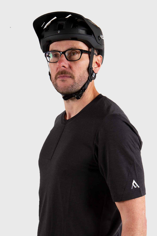 7Mesh Desperado Merino Henley - Black