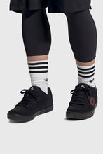 Load image into Gallery viewer, Five Ten Freerider - Core Black / Red