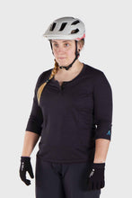 Load image into Gallery viewer, 7Mesh Womens Merino Henley - Black